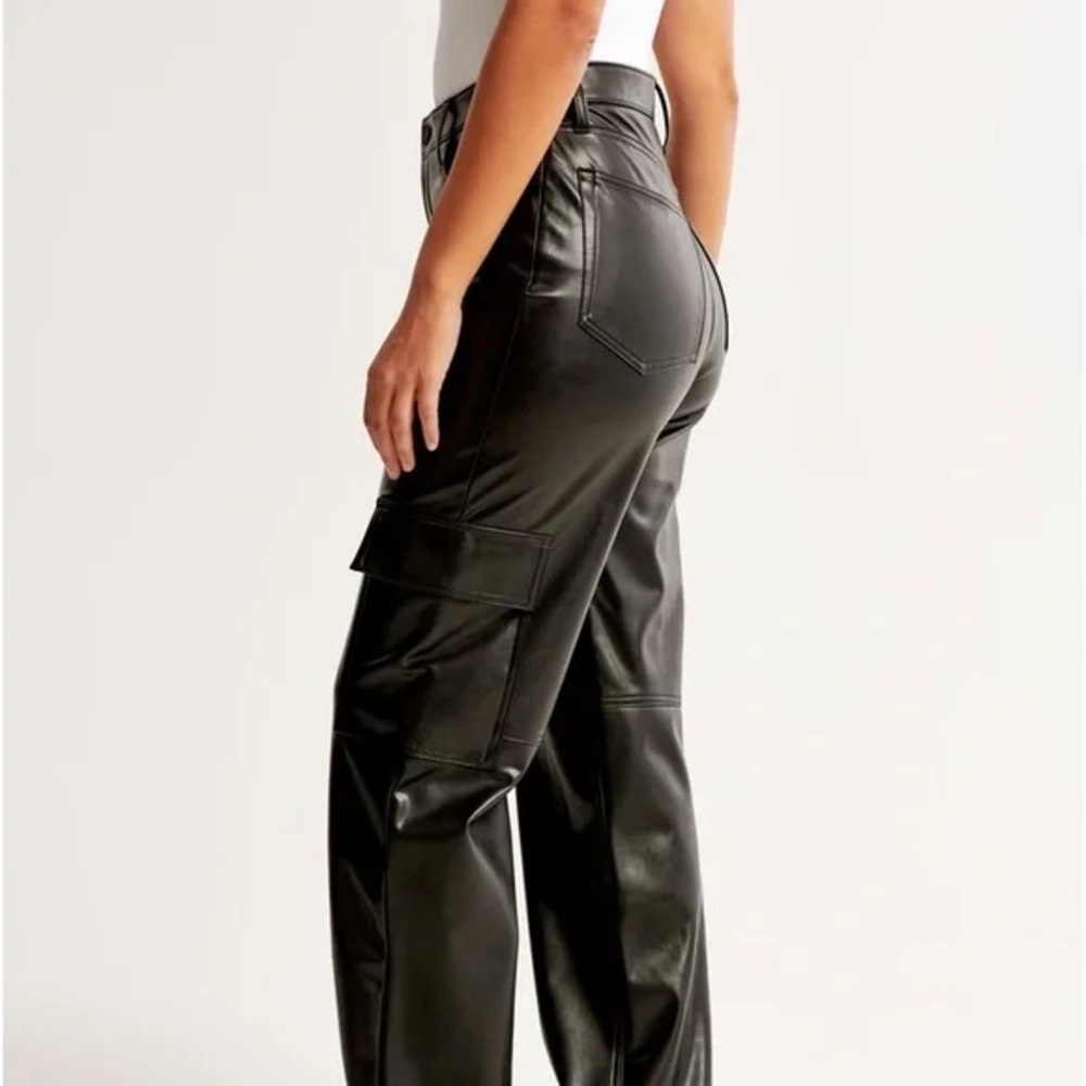 Abercrombie and Fitch black leather cargo pants size 32 curve love